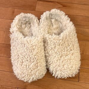 Mango Cream Fuzzy Slippers